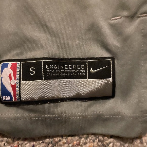 Washington Basketball T-Shirt - Picture 2 of 3